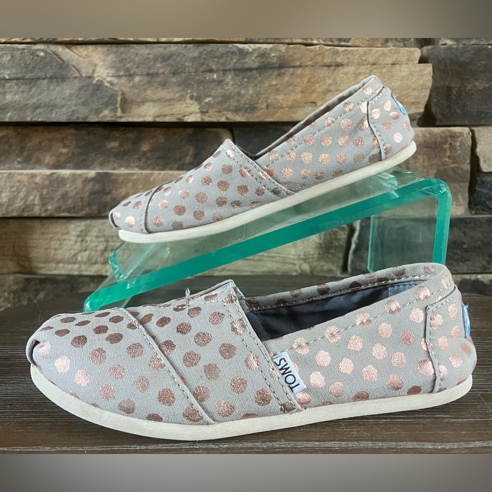 TOMS Flats